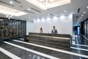 The Sphere Serviced Residences Managed by HII的员工