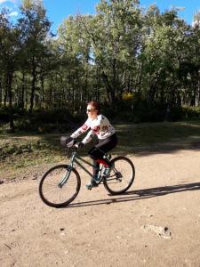 在Arcalís内部或周边骑自行车