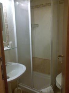 拉扎利酒店的一间浴室