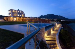 Kiotari Beach Villas - Luxury Retreat内部或周边的泳池
