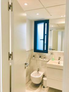 Domus Apartamentos Granada con parking gratuito en pleno centro的一间浴室