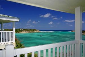 WillikiesThe Verandah Antigua - All Inclusive - Adults Only的海景阳台。