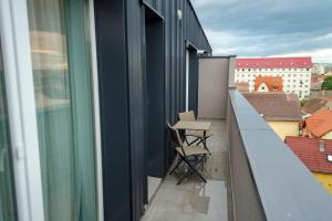 锡比乌Paul's place. New rooftop apartment in Downtown Sibiu的相册照片