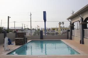 阿兰萨斯港美洲最佳价值旅馆内部或周边的泳池