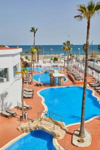 Ibersol Torremolinos Beach内部或周边的泳池