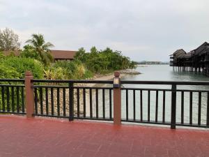 珍南海滩Langkawi Lagoon Resort Water Chalet的相册照片