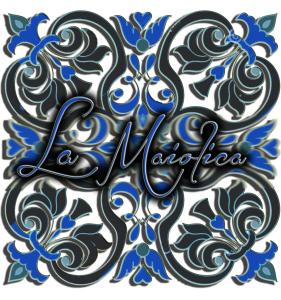 诺托玛丽娜La Maiolica的蓝色和白色的瓷砖,有纳瓦霍字