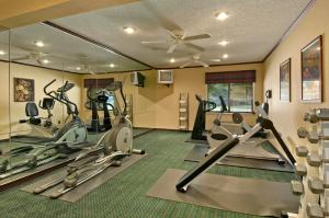 Express Inn的健身中心和/或健身设施