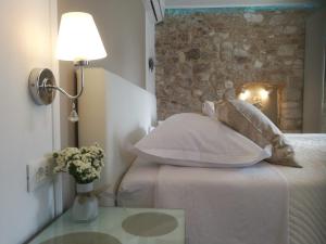 Apartments & Rooms Trogir Stars FREE PARKING客房内的一张或多张床位