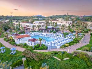 斯加雷塔克里特皇家度假酒店 - 仅限成人的享有带游泳池的度假村的空中景致