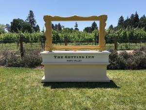 纳帕The Setting Inn Napa Valley的一种说吐 ⁇ 的旅馆没有战争的标志