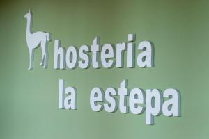 埃尔卡拉法特埃斯特帕旅馆的长颈鹿读书的标志