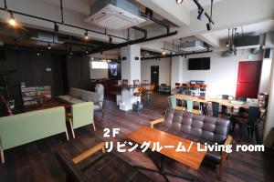 广岛RED HELMET House & Sports Bar Hiroshima的相册照片