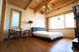 济州湖膳宿度假屋客房内的一张或多张床位