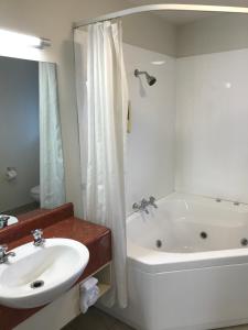 托斯卡纳汽车旅馆的一间浴室