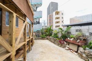 那霸沖縄古民家お宿ななつぼし Okinawa Traditional House Nanatsuboshi的相册照片