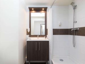斯塔拉斯堡小法国阿德吉奥阿克瑟斯公寓式酒店的一间浴室