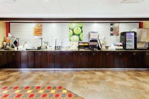 La Quinta by Wyndham Warner Robins - Robins AFB餐厅或其他用餐的地方