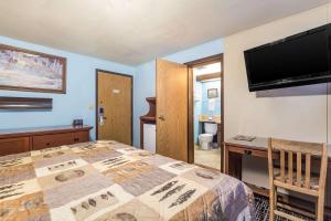 Rodeway Inn & Suites Big Water - Antelope Canyon客房内的一张或多张床位