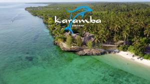 基济姆卡济Karamba Eco Boutique Hotel的海洋岛屿的空中景观