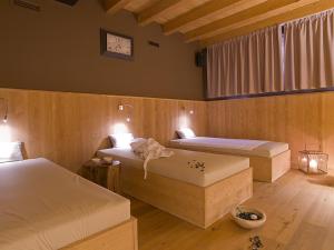AR Mountains Lodge Villachiara客房内的一张或多张床位
