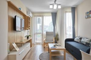 RELAX CENTER Burgas & Free PARKING的休息区