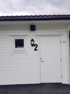 勒尔达尔Saltvold Leilighet nr 2的车库里有一个号码