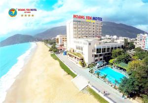 归仁晃元酒店的享有酒店和海滩的空中景致