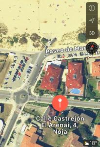 诺哈Apartamento El Arenal Playa de Ris的红色圆的城市地图