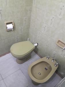蒙特格兰德Danny ap - Amplio y cómodo - 18 min Aeropuerto - Zona de Restos - Parking的一间带卫生间和坐浴盆的浴室