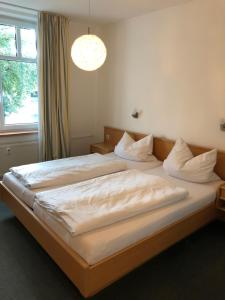 Ferienwohnung am Blauen See客房内的一张或多张床位