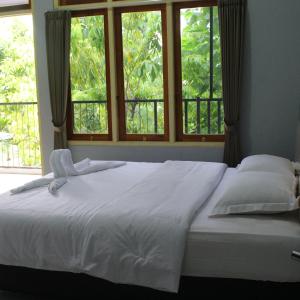 Pondok Wisata dan Restoran Elim客房内的一张或多张床位