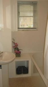 Stansted spacious 2-bed apartment, easy access to Stansted Airport & London的一间浴室