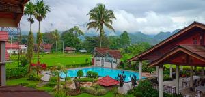 Toraja Torsina Hotel内部或周边的泳池