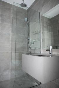 中央狄俄尼索斯酒店的一间浴室