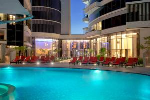 罗塔纳马杰斯提克阿里昂酒店 - 麦纳麦阿内部或周边的泳池