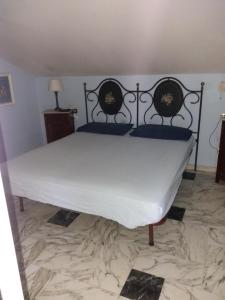 Pineto Appartamento a 50 m dal mare客房内的一张或多张床位