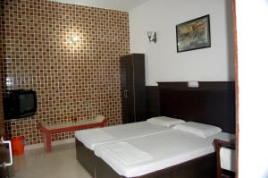 Hotel Sidhartha Walking Distance From TajMahal客房内的一张或多张床位