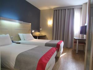 Holiday Inn Express Madrid-Alcorcón, an IHG Hotel客房内的一张或多张床位