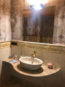 Hotel Punta Maquignaz的一间浴室