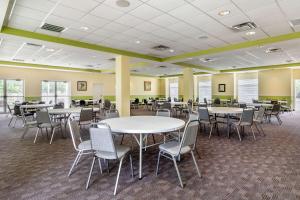 利哈伊埃克斯Quality Inn & Suites Lehigh Acres Fort Myers的相册照片