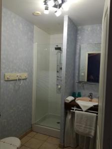 拉雅拉尼利酒店的一间浴室