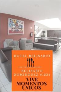 瓜达拉哈拉Hotel Belisario INN的酒店大堂的标志,上面有椅子和标志