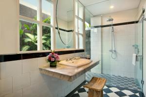 Maison at C Boutique Hotel & Spa Seminyak的一间浴室