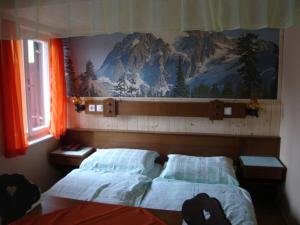 海尔施格尔霍夫酒店客房内的一张或多张床位