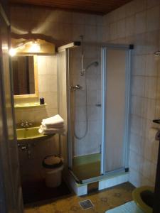 海尔施格尔霍夫酒店的一间浴室