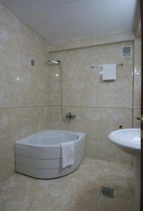 Hotel Nar Gevgelija的一间浴室