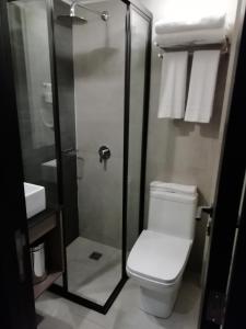 Hotel H9的一间浴室