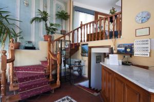 斯培西亚内拉酒店的楼梯间房子的楼梯