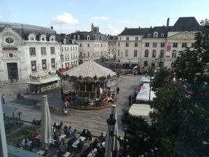 奥尔良Appartement avec belle vue sur la place du Martroi的相册照片